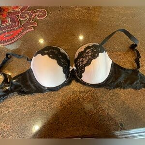 Victoria’s Secret bra. Never worn. 34DD